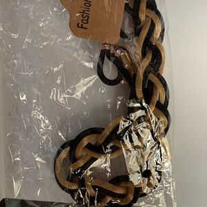 Black and gold jewelry set